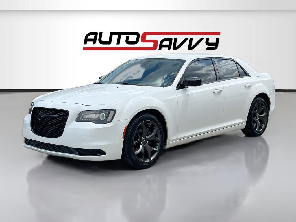 Used 2022 Chrysler 300 Touring w/ Sport Appearance Package RWD image 3