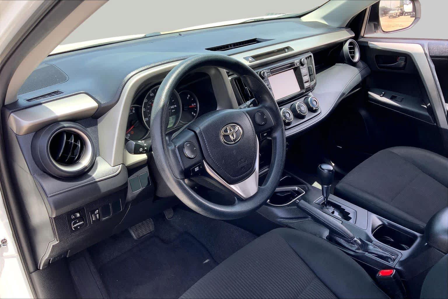 Used 2016 Toyota RAV4 LE FWD image 17