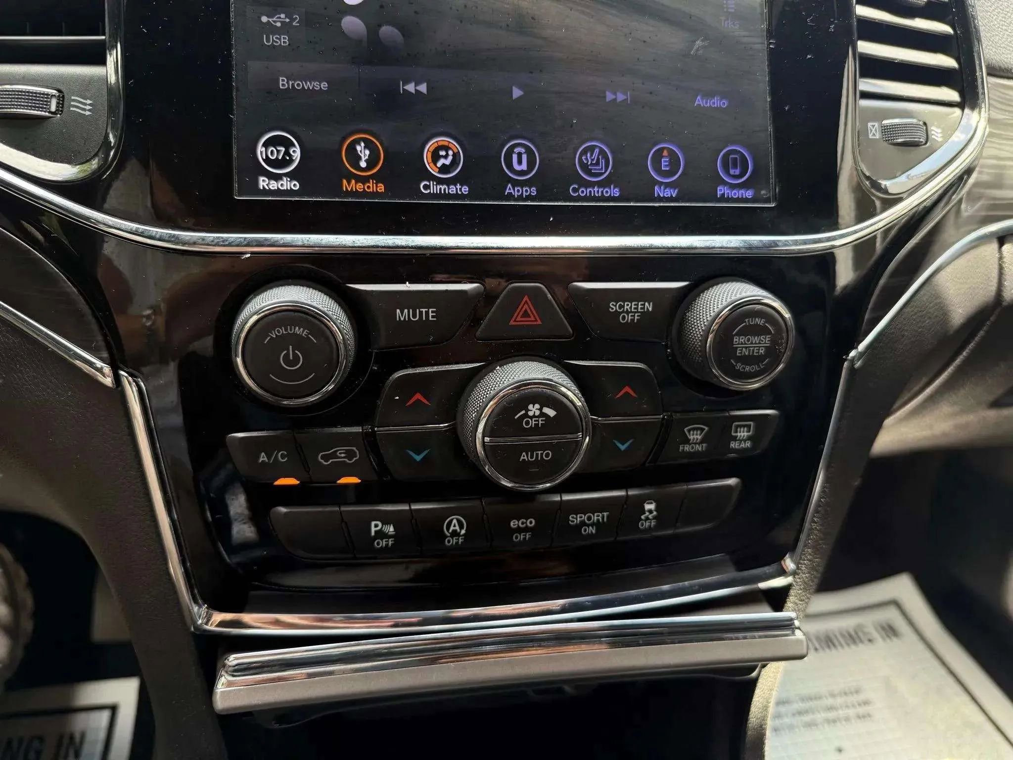 Used 2019 Jeep Grand Cherokee Limited image 27