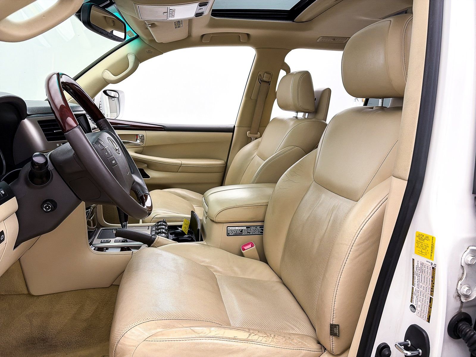 Used 2013 Lexus LX 570 4WD w/ Luxury Pkg w/Pre-crash image 16