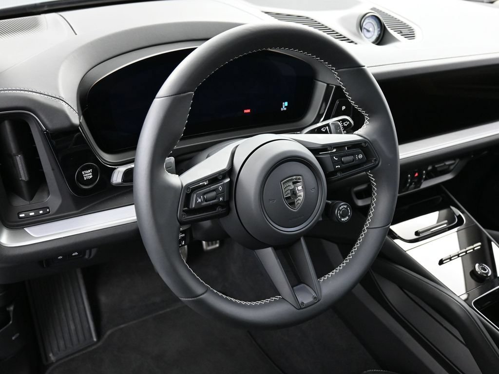 Certified 2025 Porsche Cayenne Turbo AWD/4WD image 17