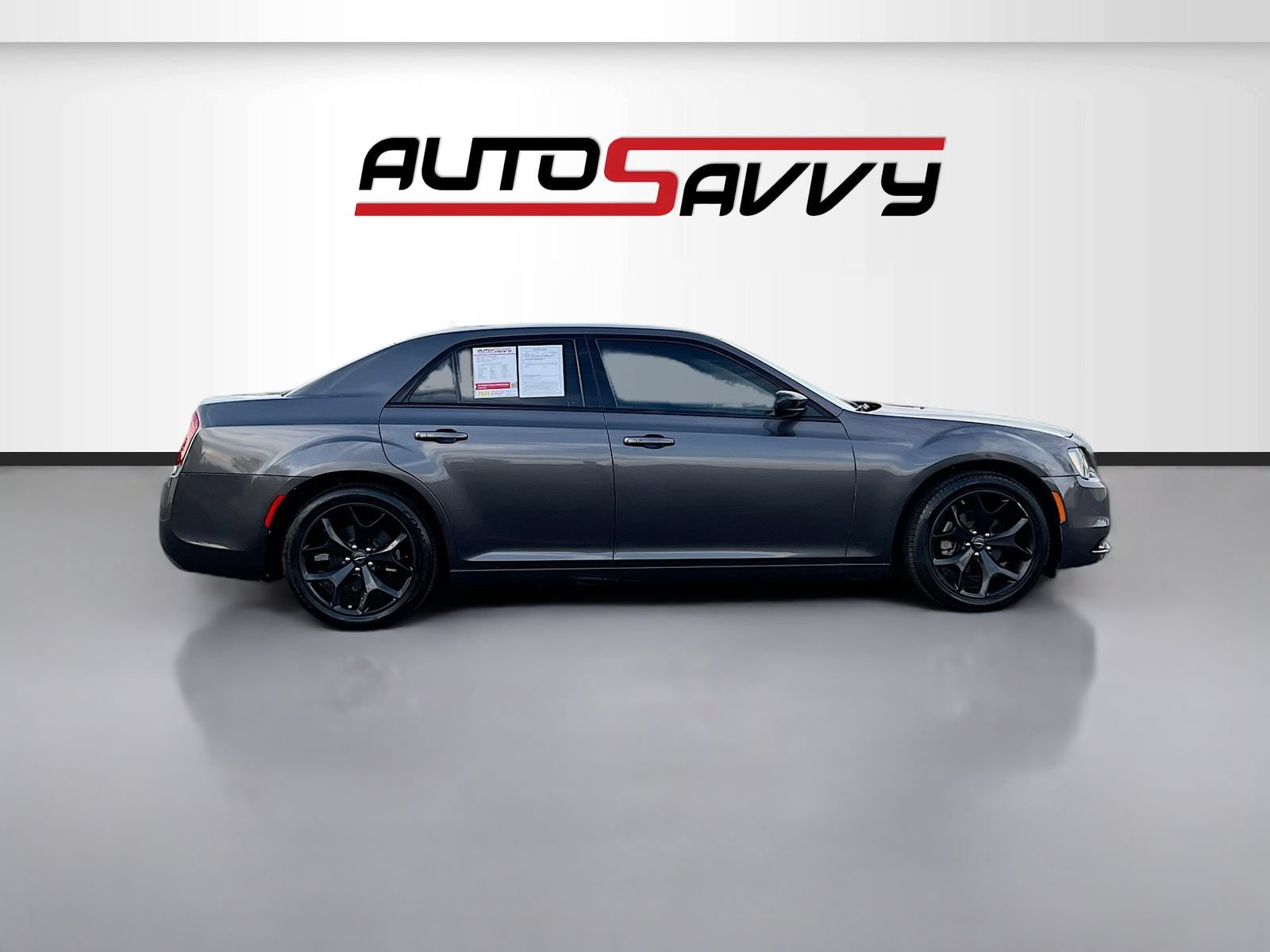 Used 2022 Chrysler 300 Touring w/ Sport Appearance Package RWD image 8