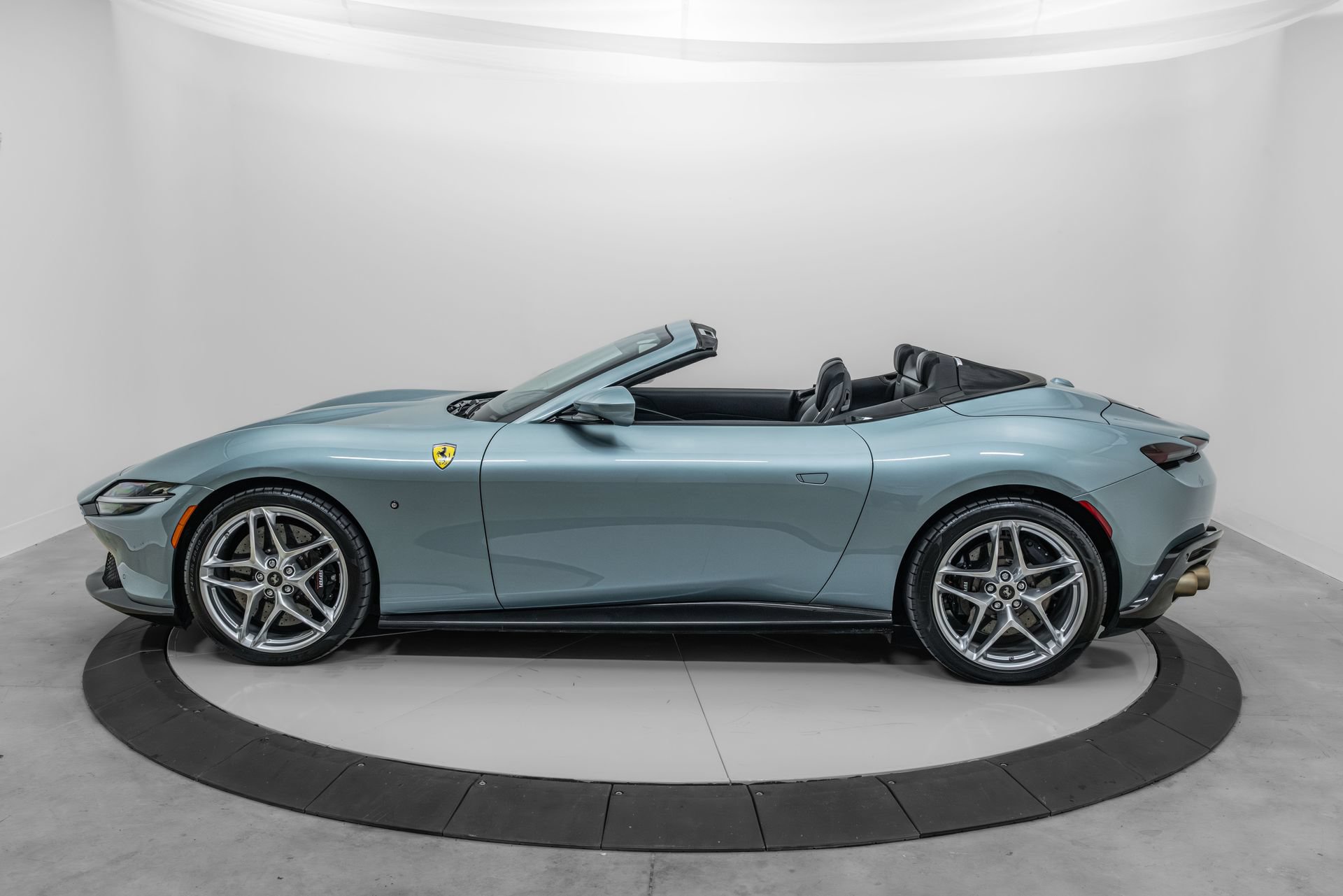 Certified 2024 Ferrari Roma Spider RWD image 3