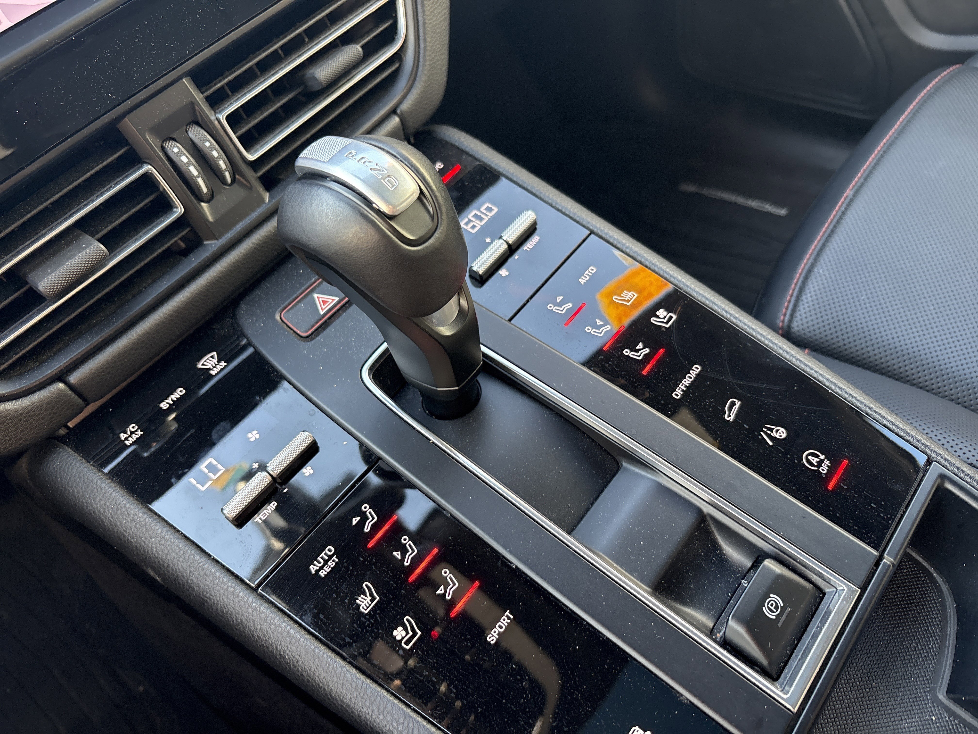 Used 2024 Porsche Macan Turbo image 26