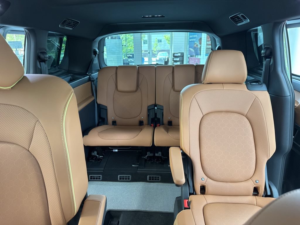 New 2025 Volkswagen ID. Buzz Pro S Plus AWD/4WD image 12