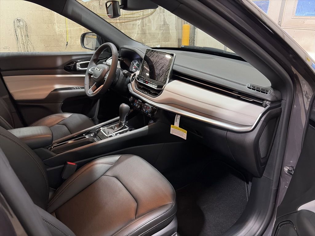 Used 2024 Jeep Compass Limited image 7