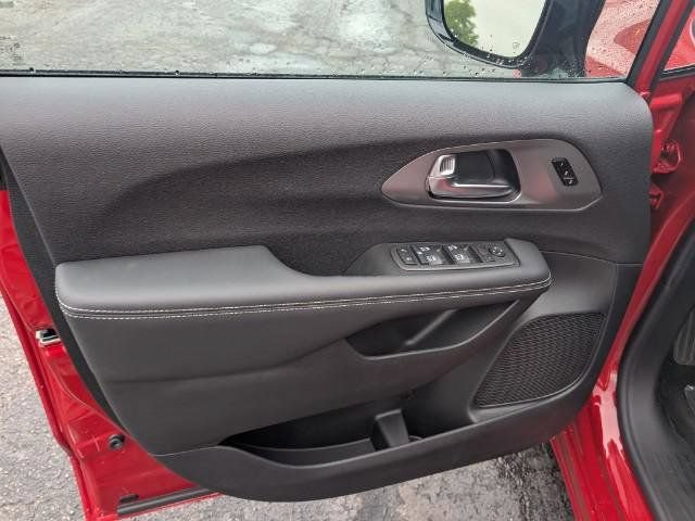 New 2026 Chrysler Pacifica Select FWD image 8