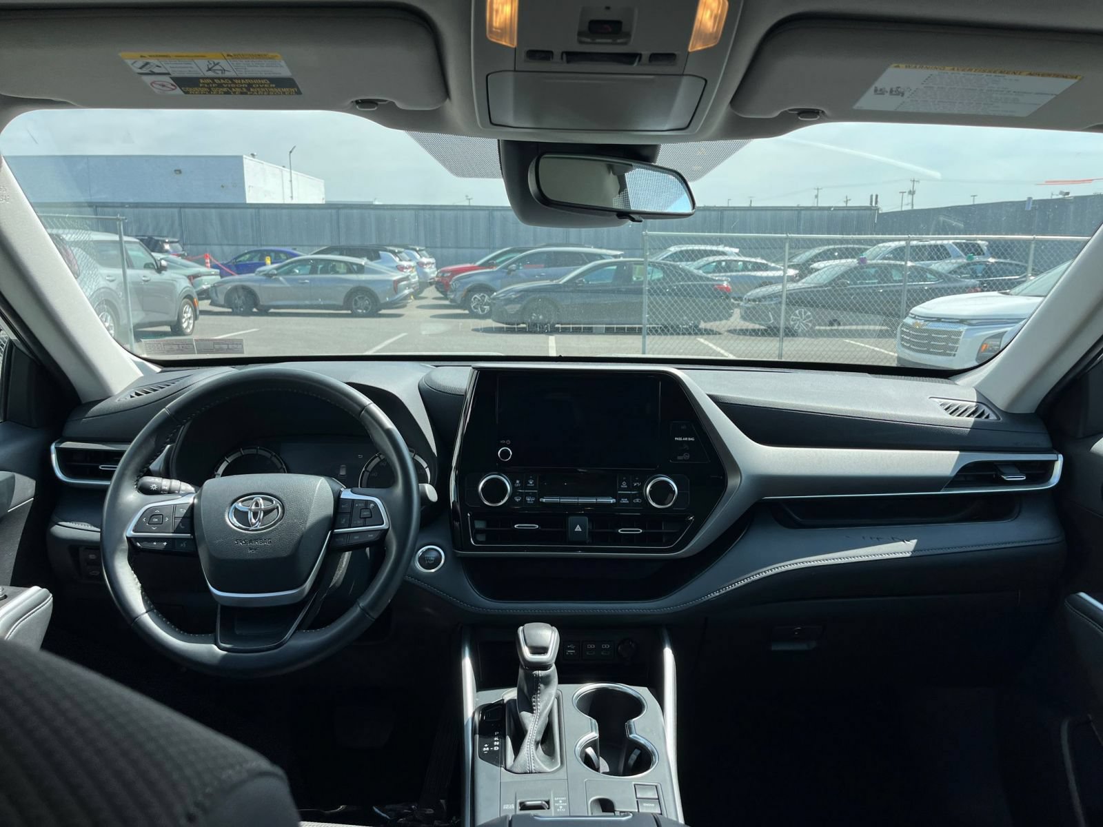 Used 2025 Toyota Highlander LE FWD image 35