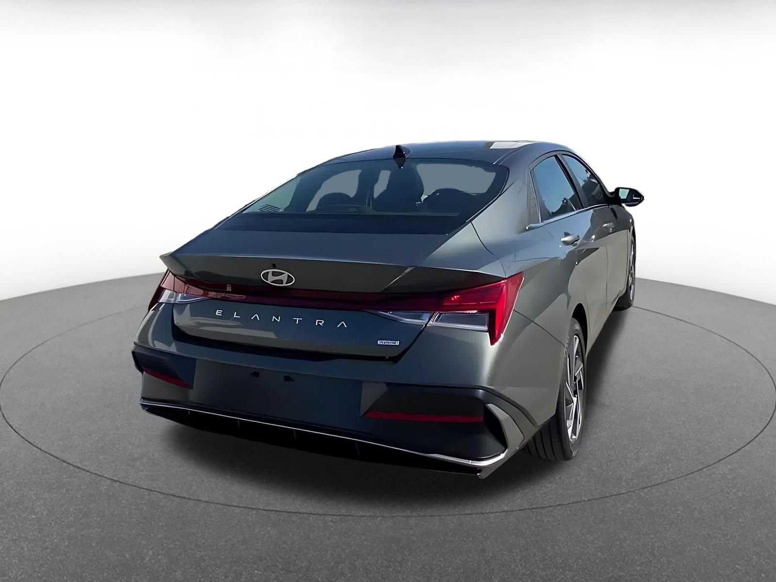 Used 2025 Hyundai Elantra Limited image 14