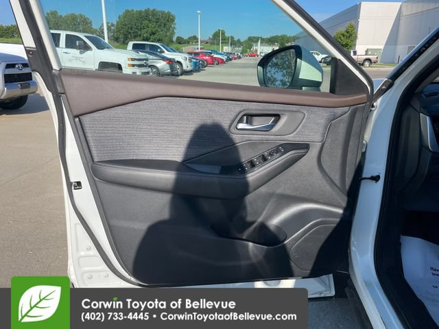 Used 2021 Nissan Rogue SV AWD/4WD image 18