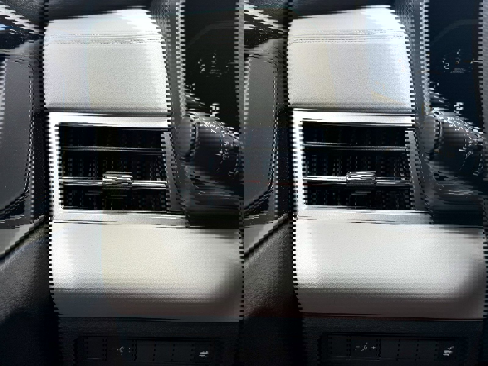New 2025 Mitsubishi Outlander AWD image 46