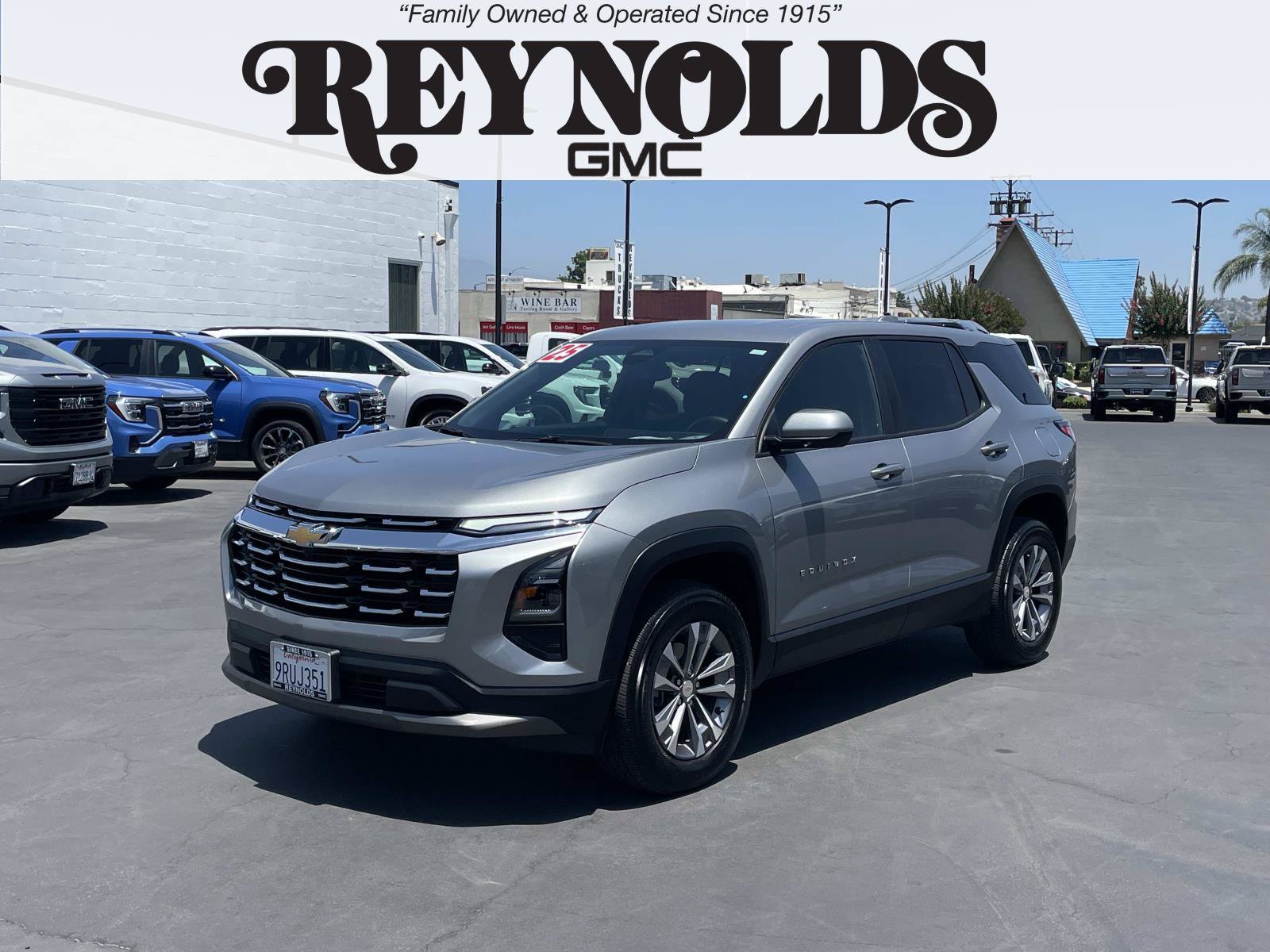 Used 2025 Chevrolet Equinox LT FWD image 1