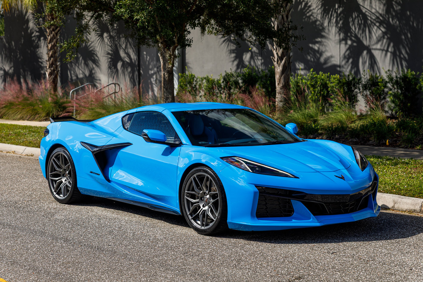 Used 2025 Chevrolet Corvette Z06 RWD image 1
