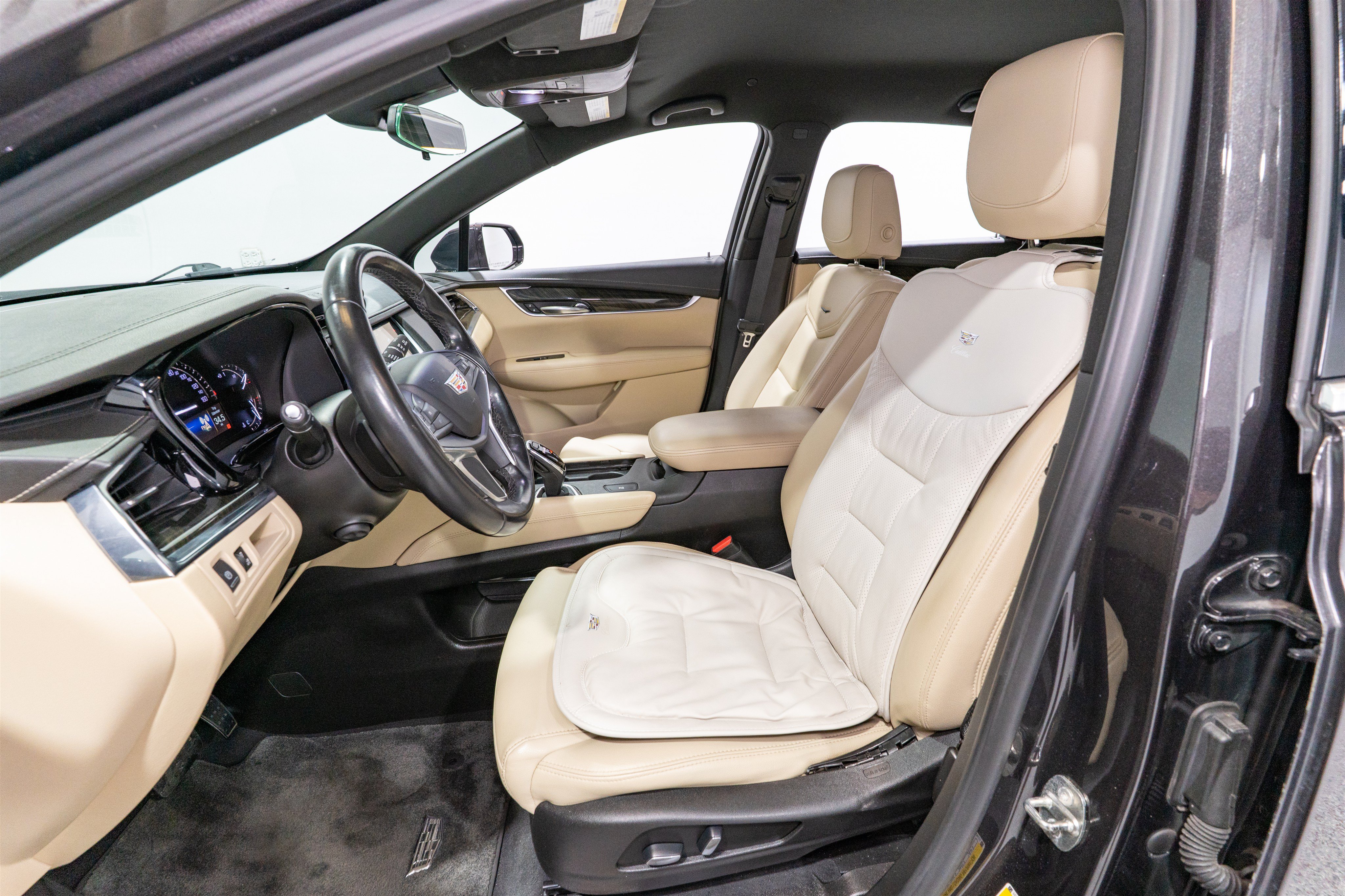 Used 2019 Cadillac XT5 FWD image 14