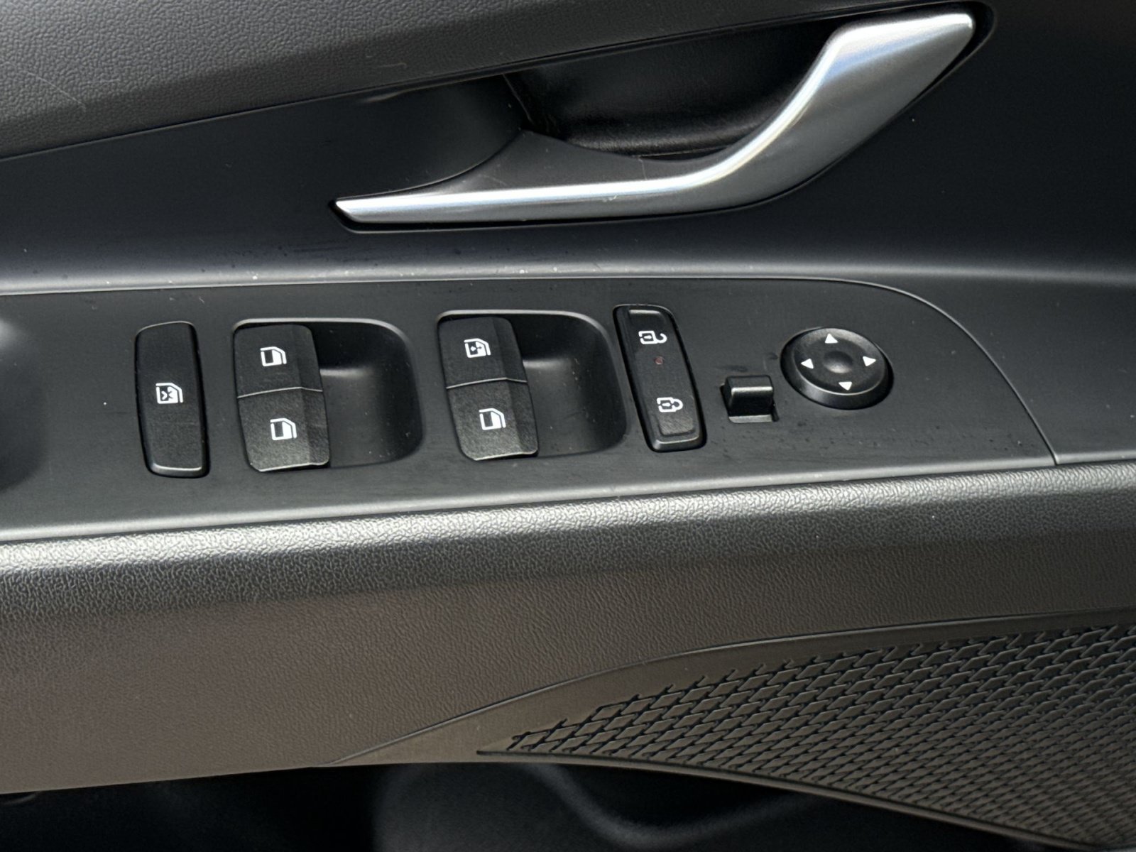 Certified 2024 Hyundai Elantra Blue FWD image 15