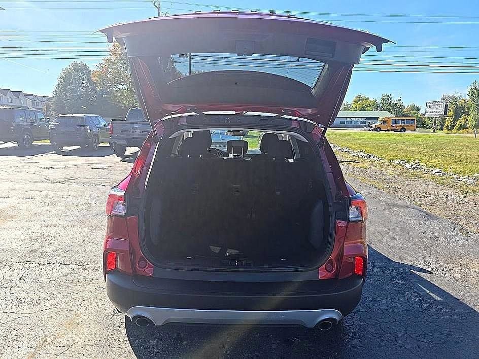 Used 2022 Ford Escape SE w/ Cold Weather Package image 25