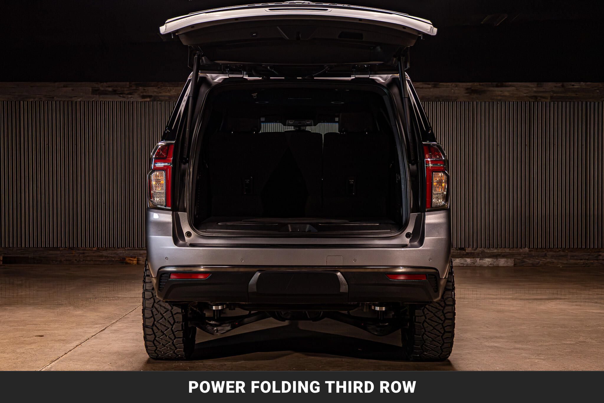 Used 2022 Chevrolet Suburban Z71 w/ Luxury Package AWD/4WD image 9