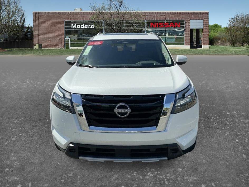 Certified 2025 Nissan Pathfinder Platinum image 6