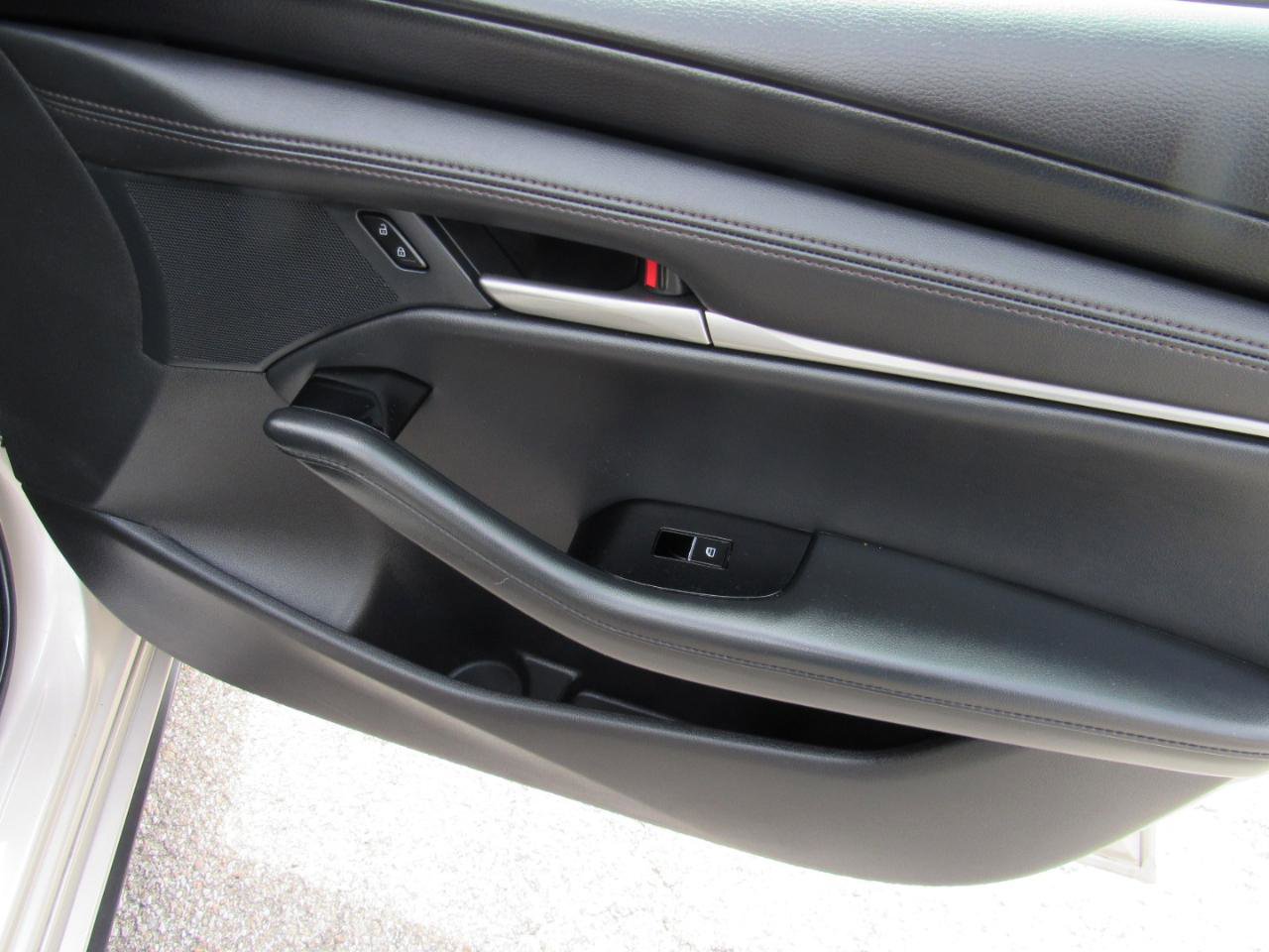 Used 2024 MAZDA MAZDA3 s FWD image 30