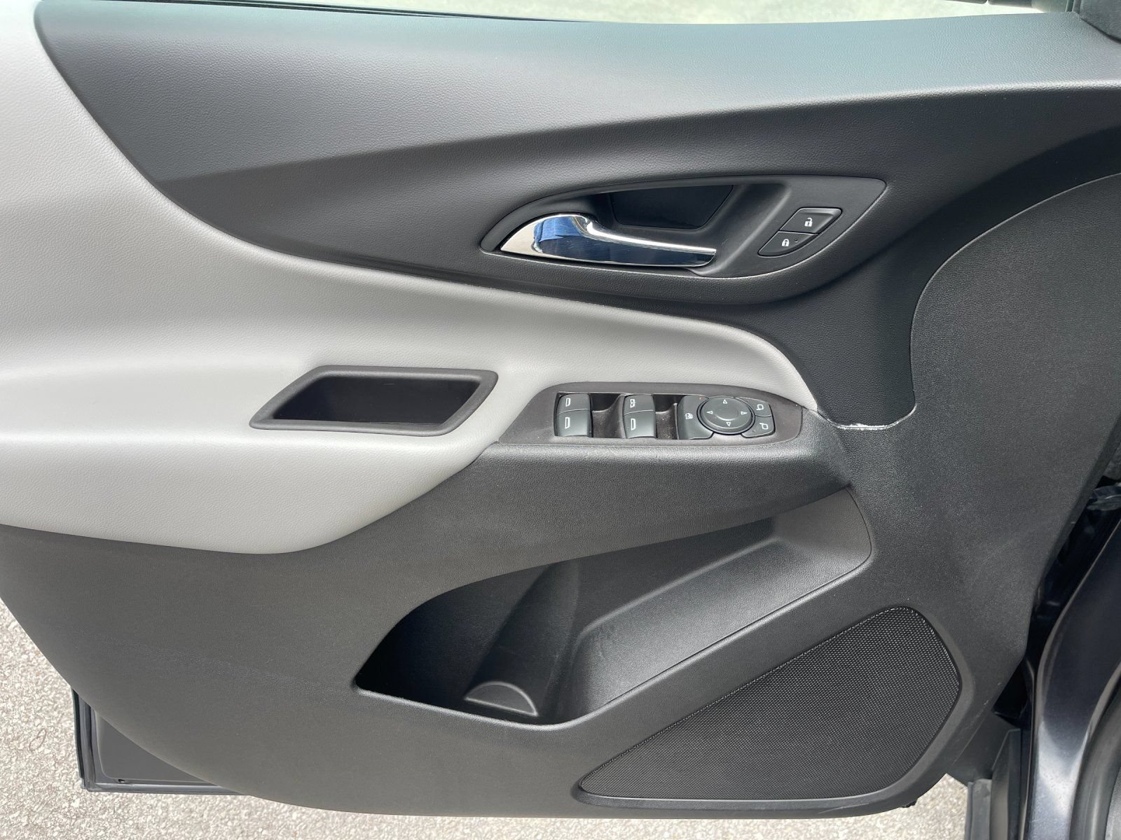 Used 2022 Chevrolet Equinox LS AWD/4WD image 12