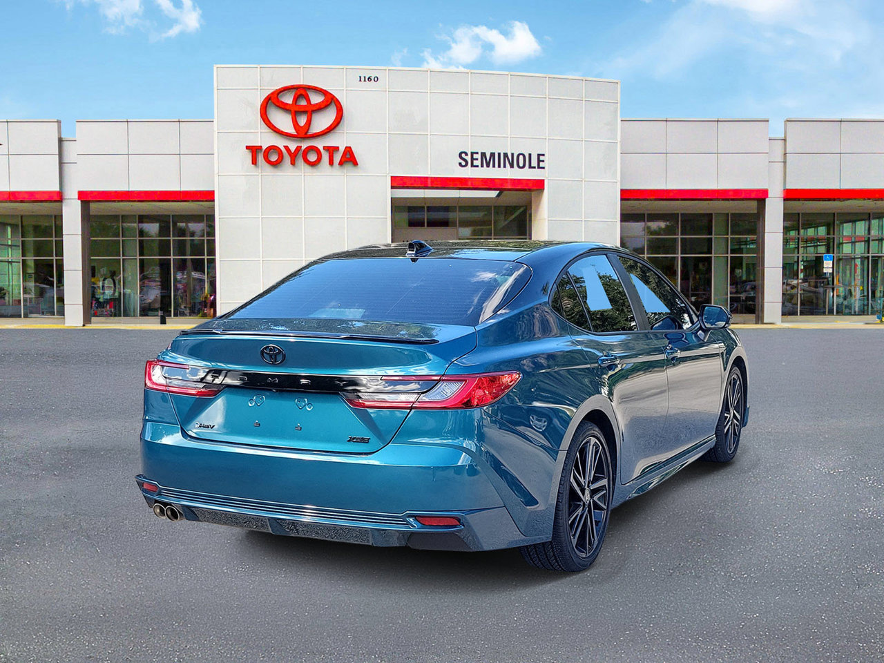 Used 2025 Toyota Camry XSE FWD image 3