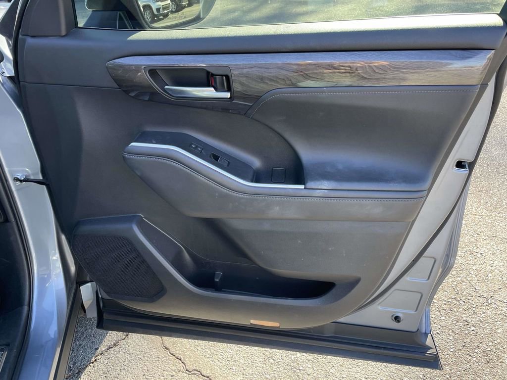 Used 2022 Toyota Highlander Platinum image 15