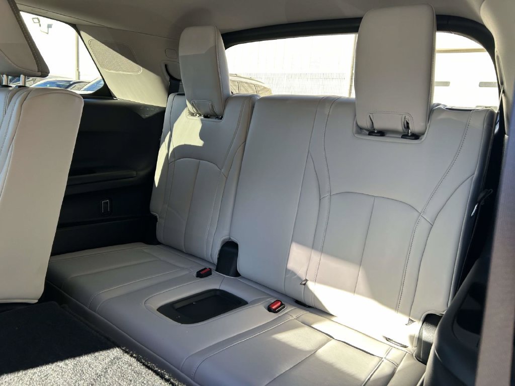 Used 2026 INFINITI QX60 Luxe w/ Family Package AWD/4WD image 13