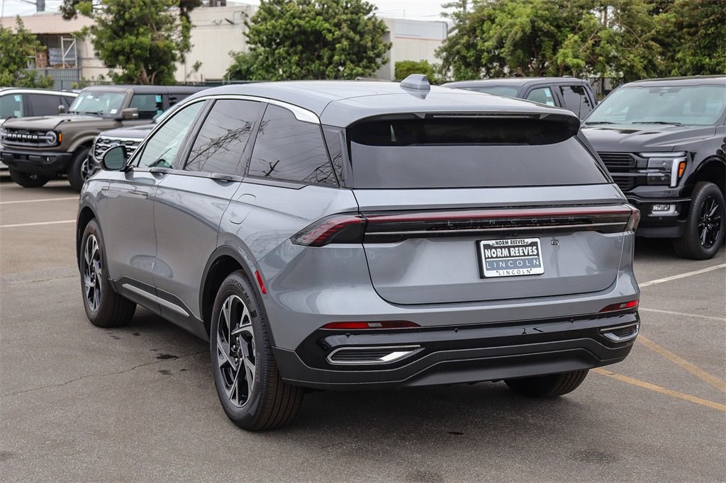 Used 2025 Lincoln Nautilus Premier image 6