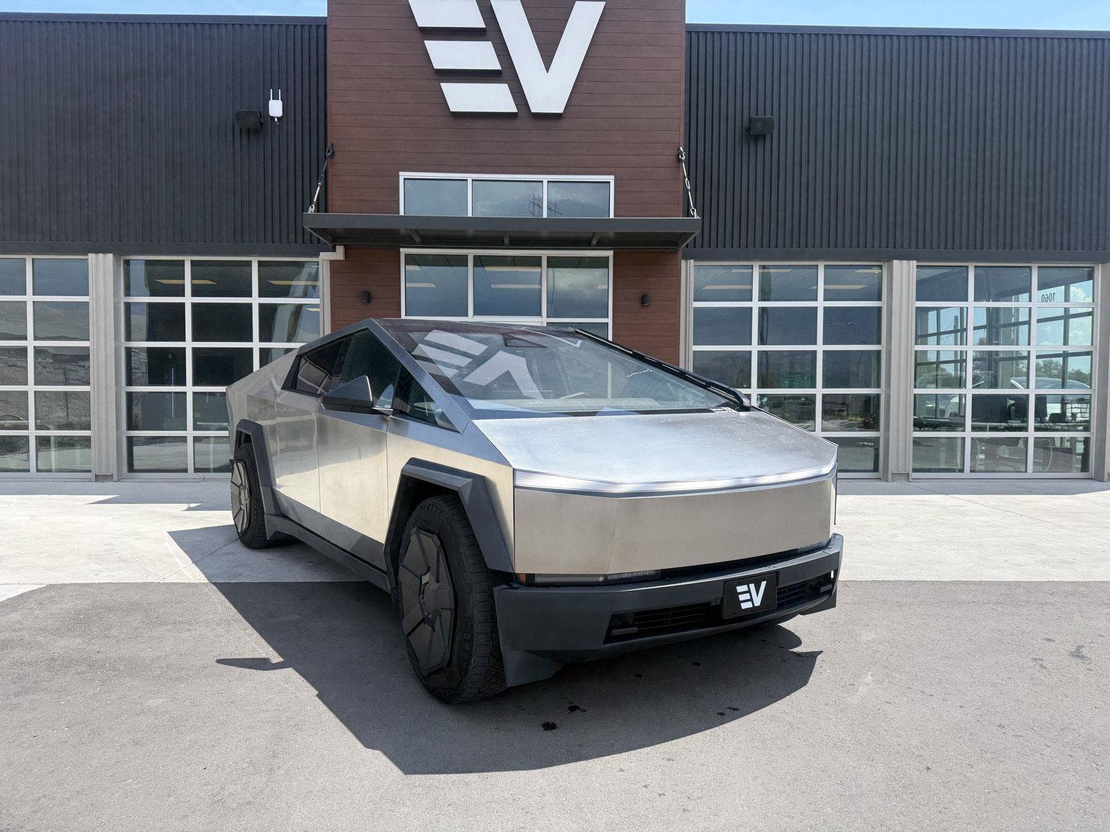 Used 2024 Tesla Cybertruck AWD Crew Cab image 2