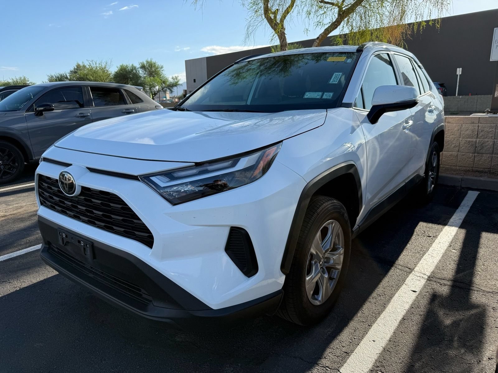 Used 2025 Toyota RAV4 XLE AWD/4WD image 2