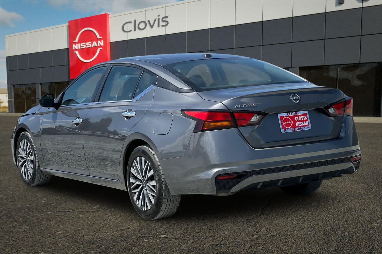 Used 2025 Nissan Altima 2.5 SV FWD image 7
