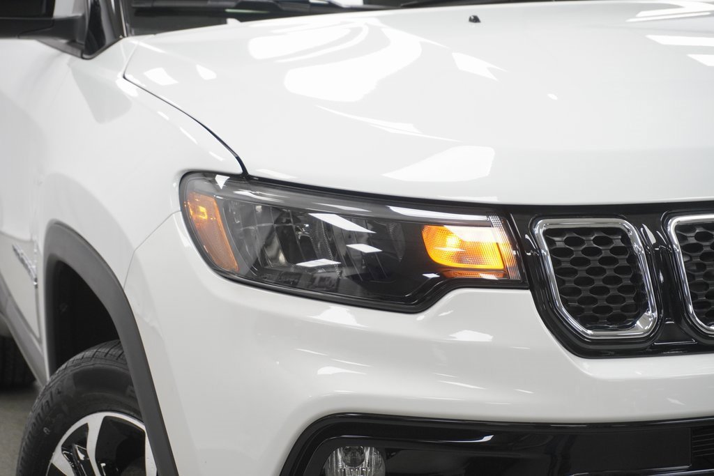 Certified 2024 Jeep Compass Limited w/ Sun and Sound Group image 6