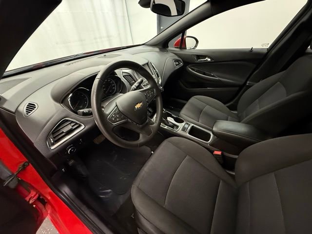 Used 2018 Chevrolet Cruze LT w/ Convenience Package image 12