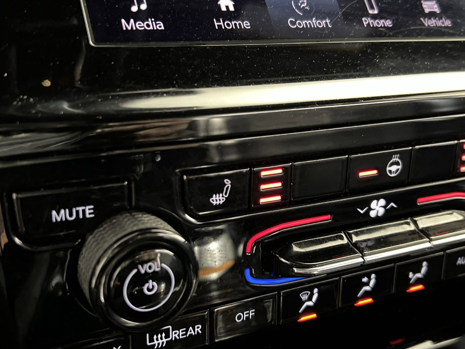 Used 2023 Jeep Grand Cherokee L Laredo image 35