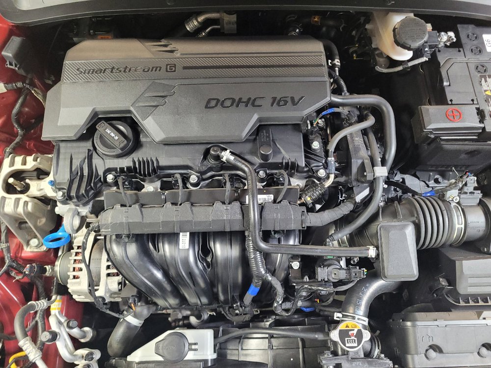 Used 2025 Hyundai Elantra Limited FWD image 30