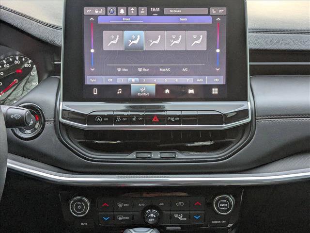 Used 2023 Jeep Compass Limited image 15