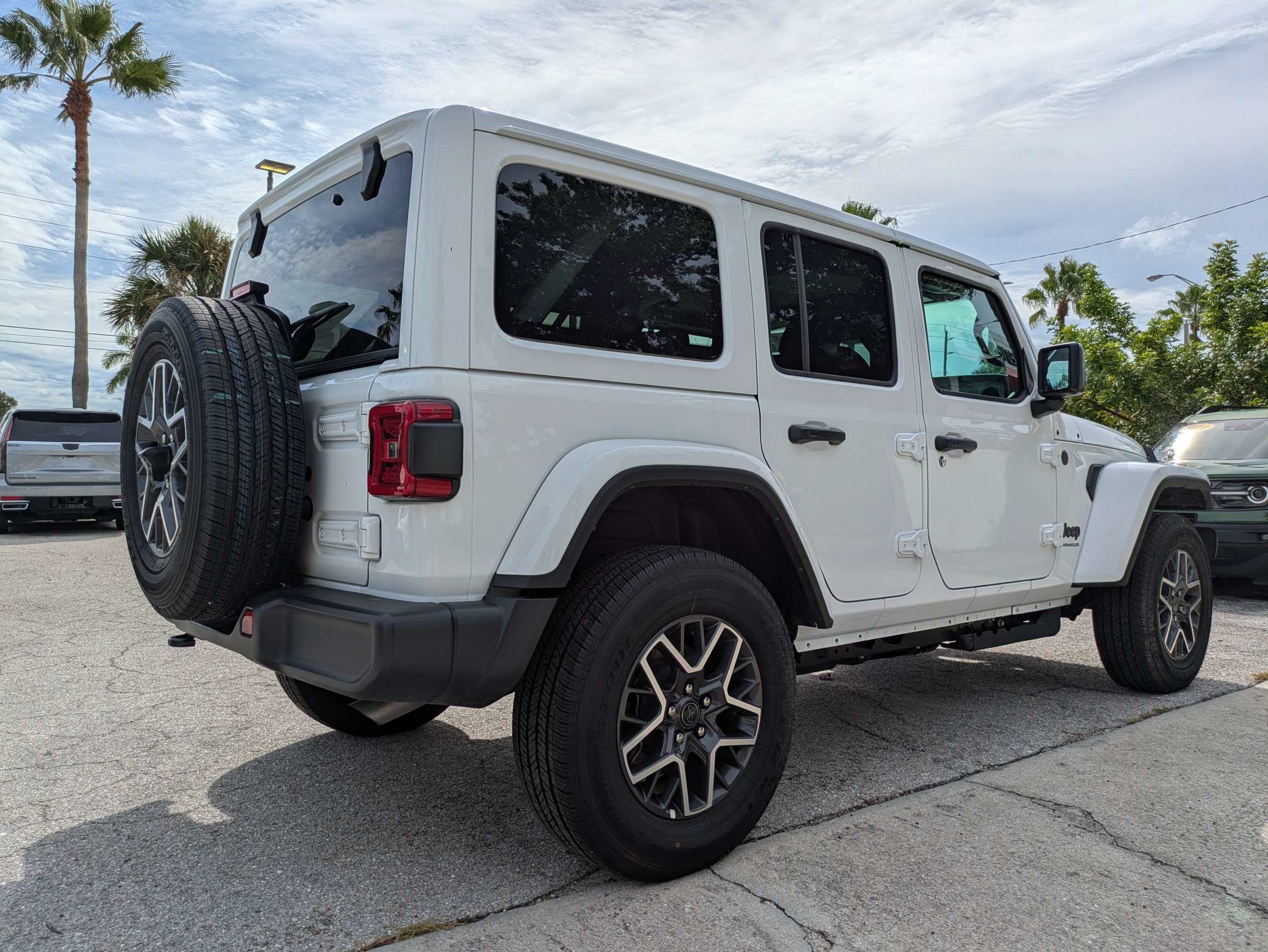 Used 2026 Jeep Wrangler Unlimited Sahara AWD/4WD image 7