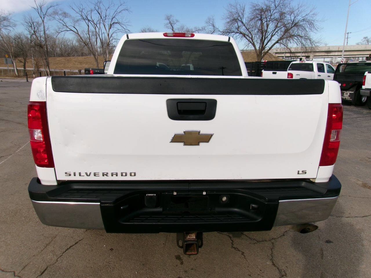 Used 2007 Chevrolet Silverado 2500 W/T w/ LS Package image 3