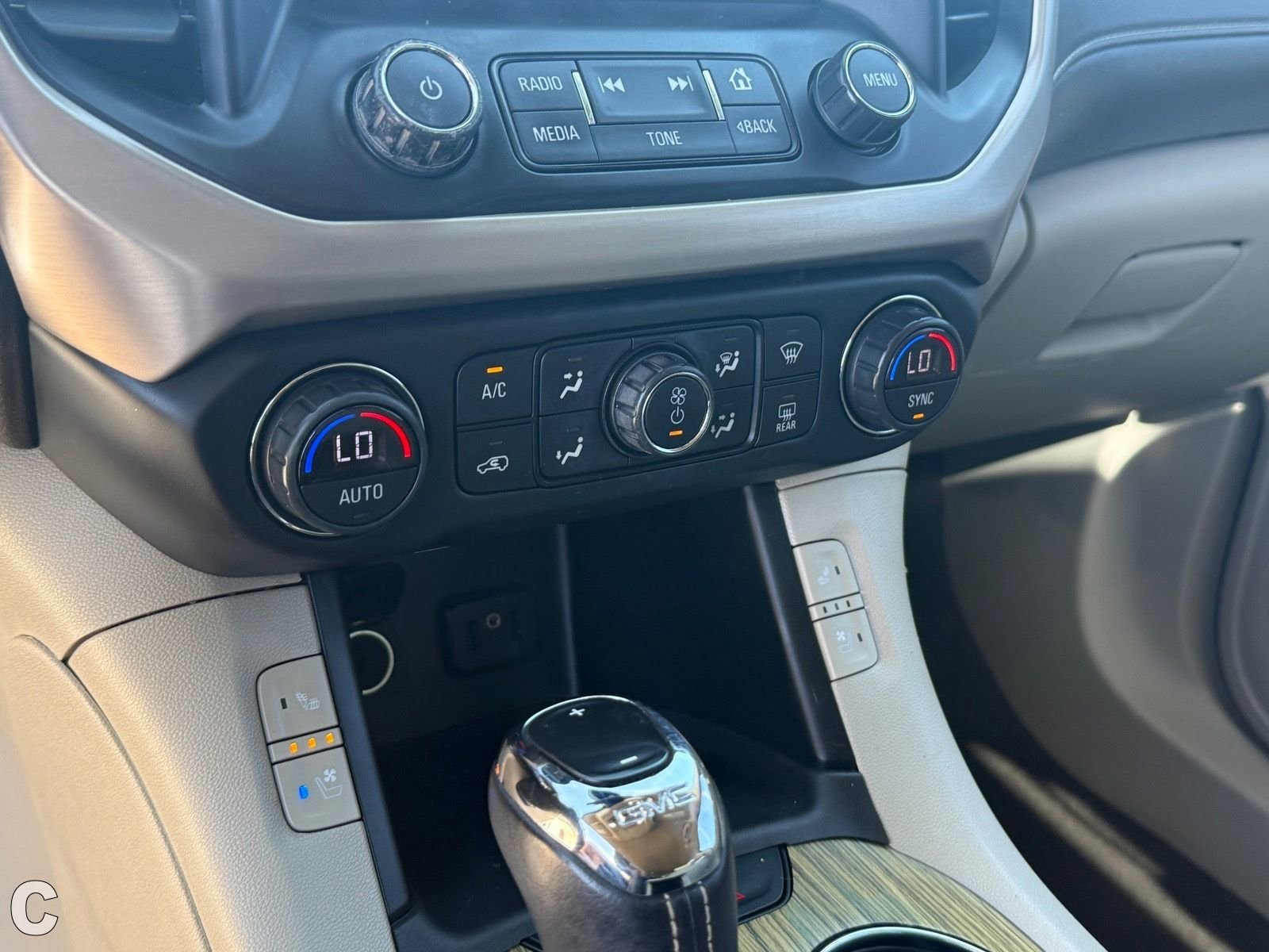 Used 2019 GMC Acadia Denali w/ Technology Package FWD image 22