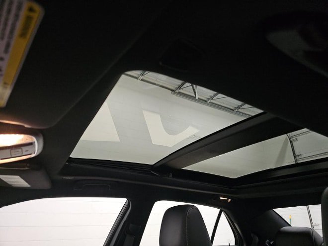 Used 2023 Chrysler 300 C RWD image 13