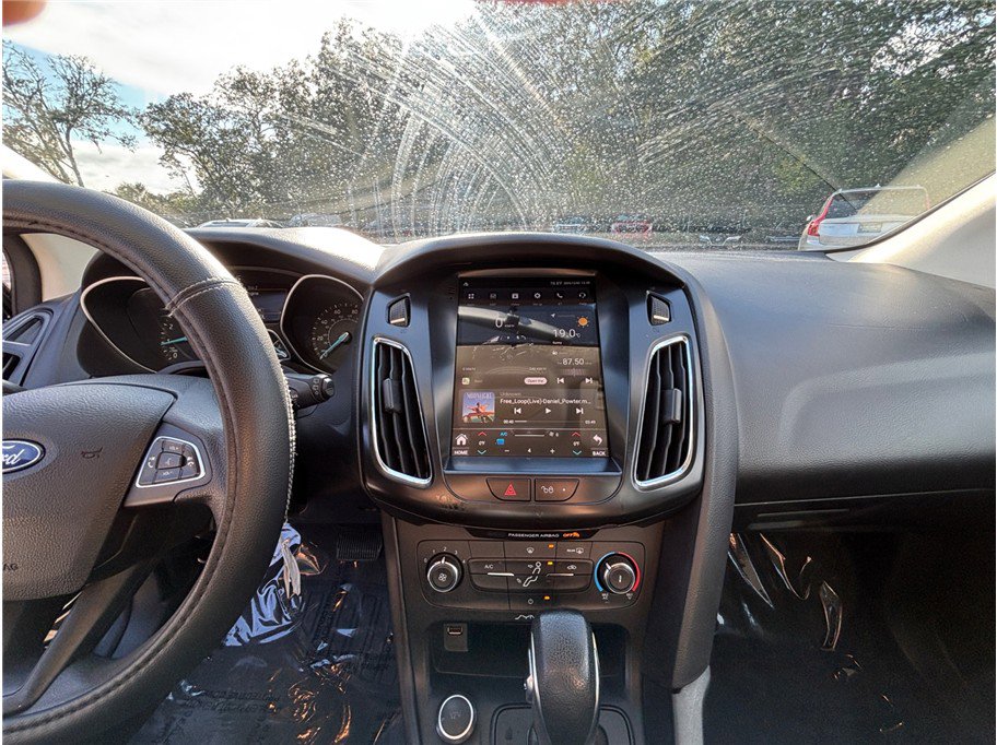 Used 2017 Ford Focus SE image 11