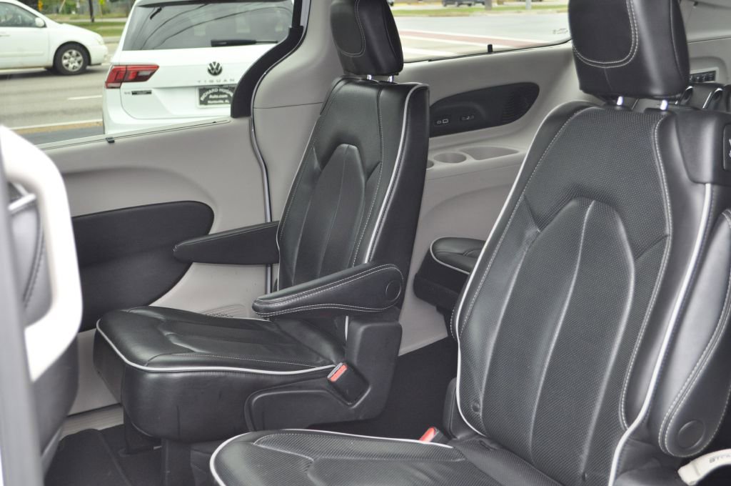 Used 2022 Chrysler Pacifica Limited image 18