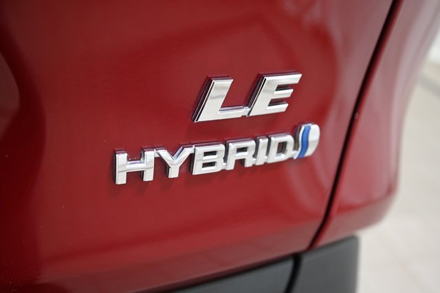 Used 2020 Toyota RAV4 LE image 17