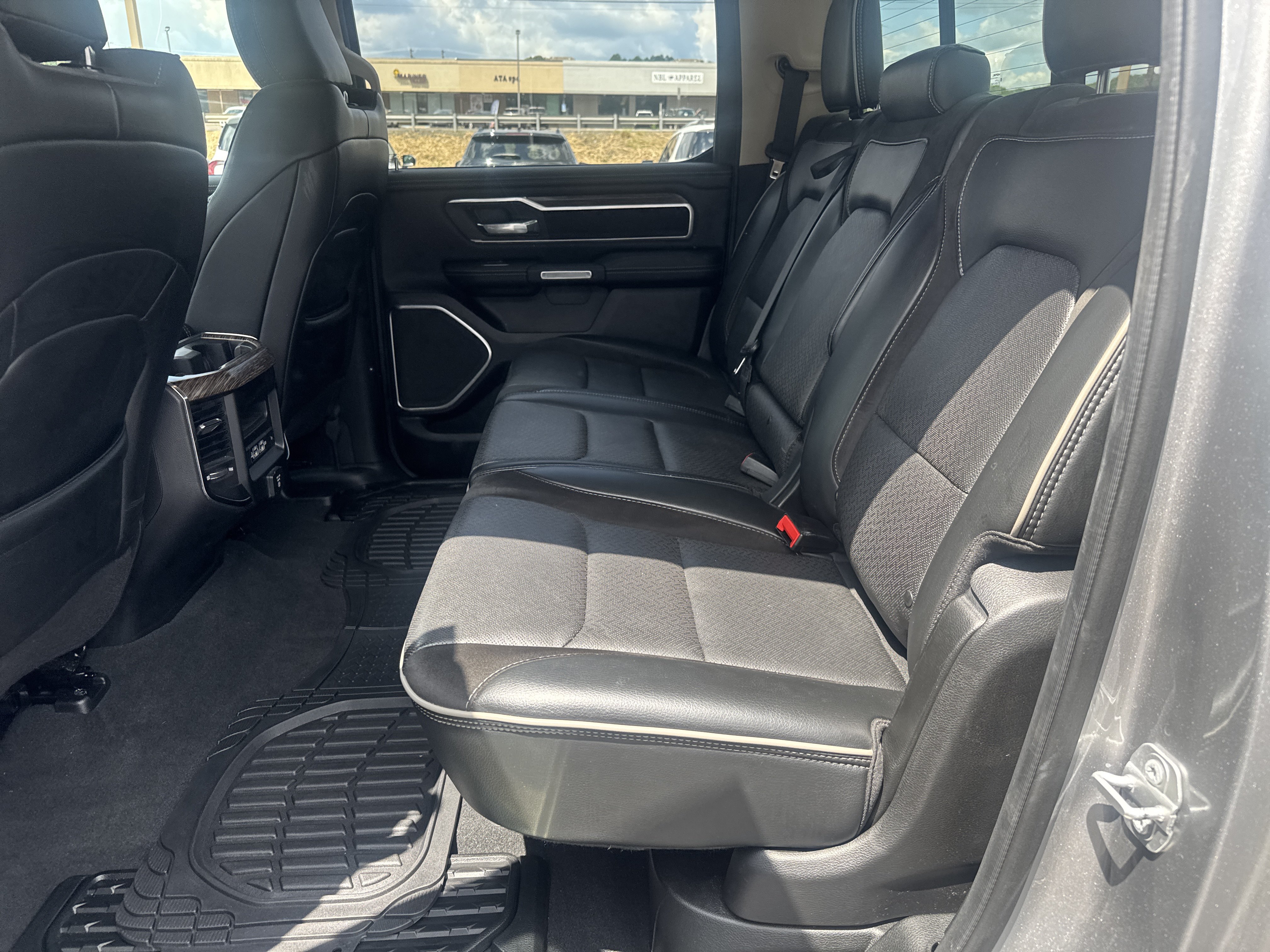 Used 2019 RAM 1500 Laramie AWD/4WD image 14