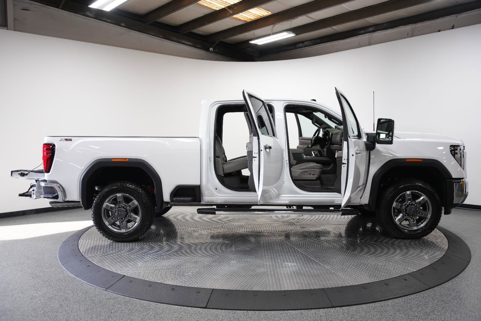 New 2026 GMC Sierra 2500 SLT w/ SLT Premium Package image 10