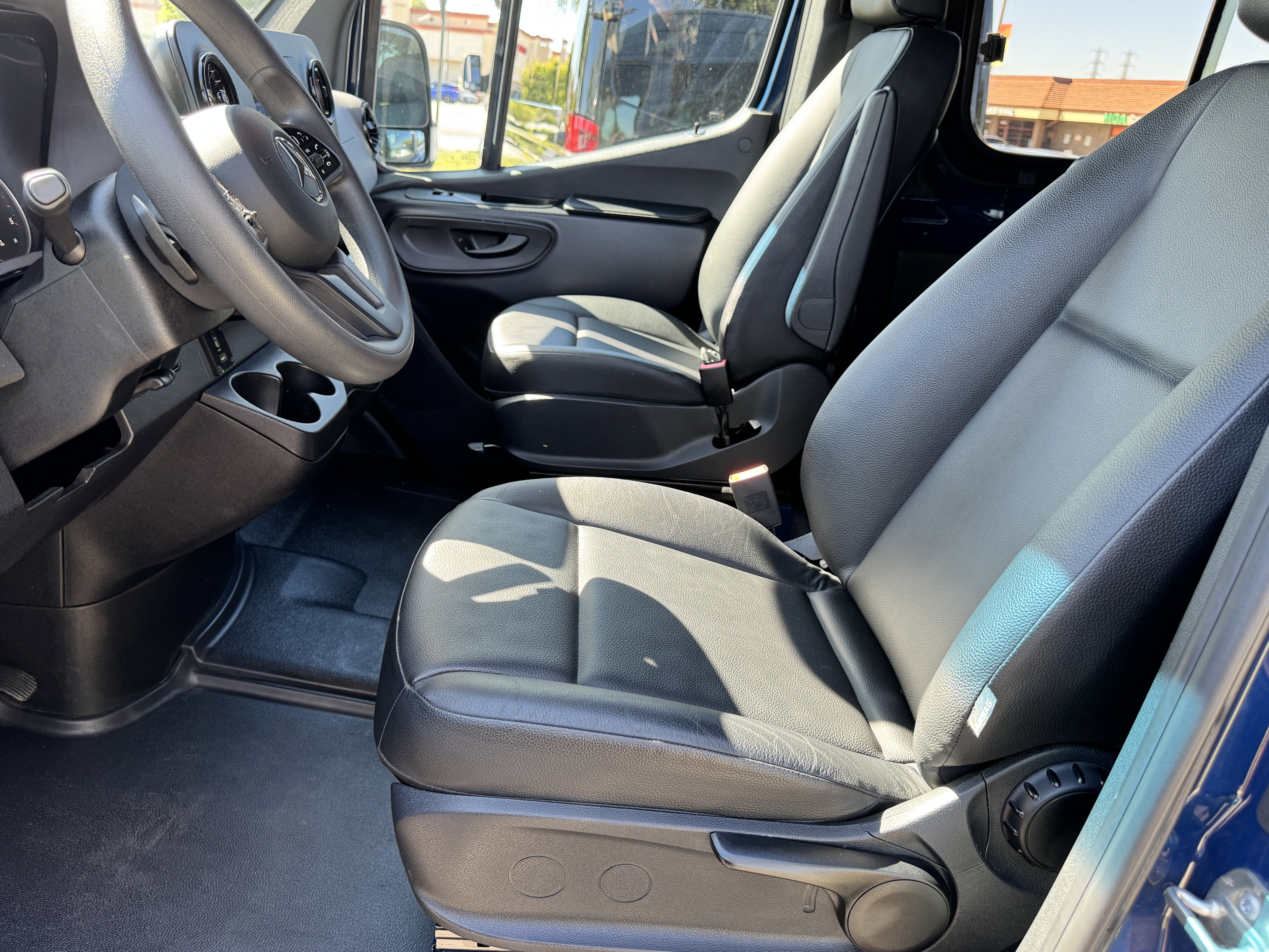 Used 2023 Mercedes-Benz Sprinter 2500 image 22