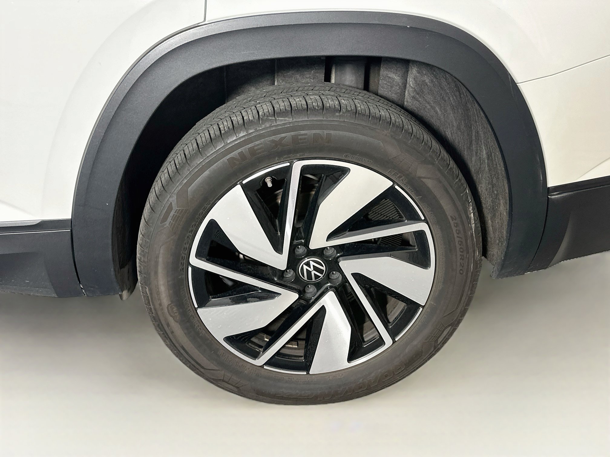 Used 2025 Volkswagen Atlas SE FWD image 11