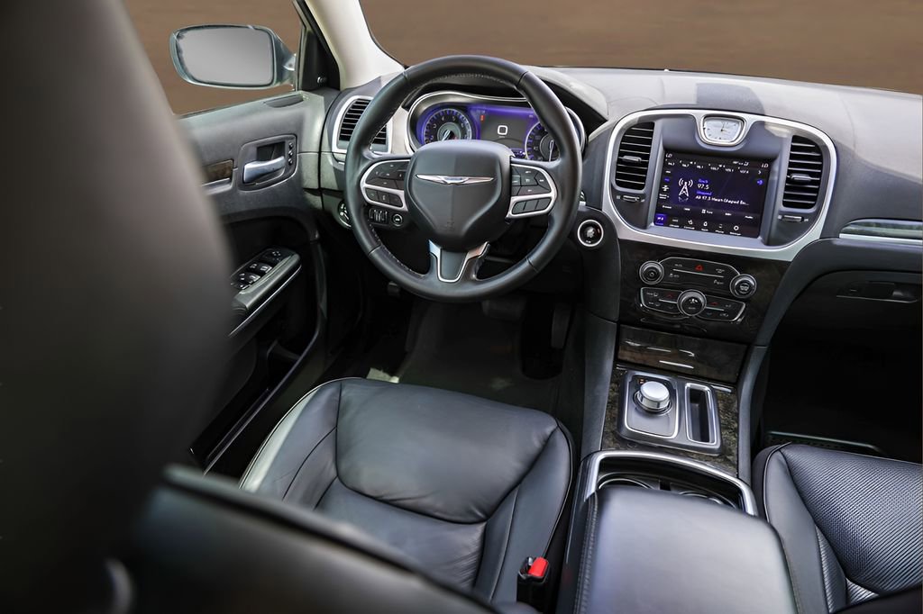 Used 2022 Chrysler 300 Touring L w/ Comfort Group RWD image 25