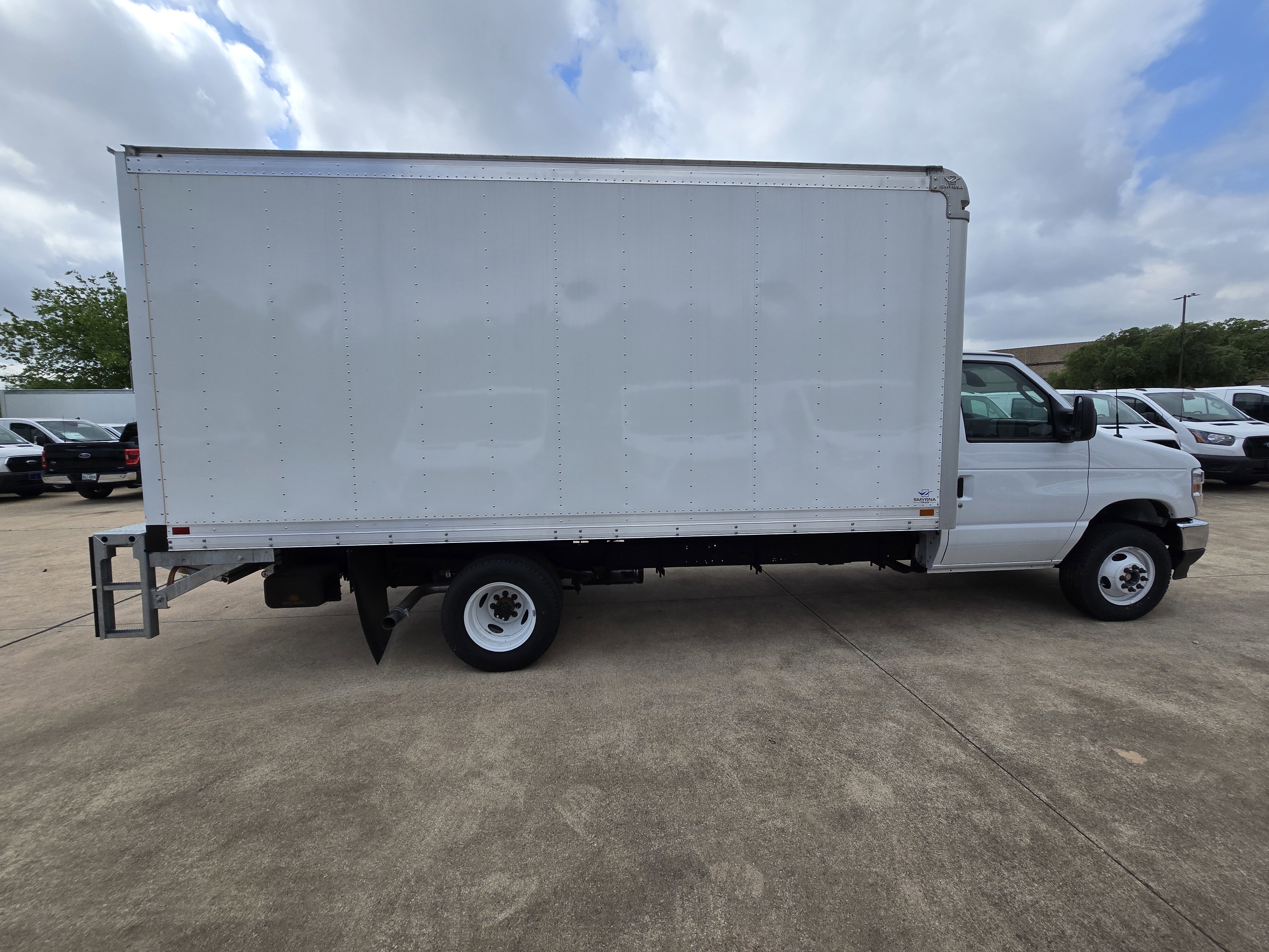 New 2026 Ford E-450 and Econoline 450 Super Duty w/ Power Equipment Group RWD image 8