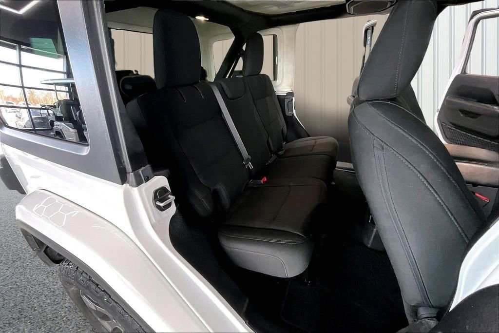 Used 2019 Jeep Wrangler Unlimited Sahara w/ Uconnect 4C Nav & Sound Group AWD/4WD image 24